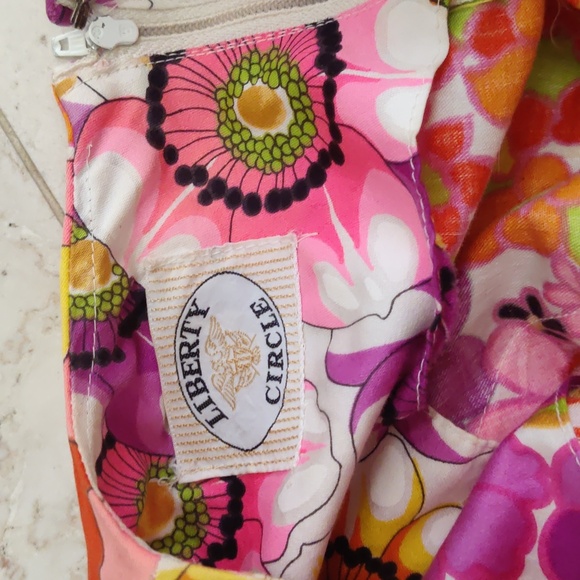 Vintage Liberty Circle Retro Psychedelic Shift Dress from the 1960s 🌺 - Picture 4 of 17